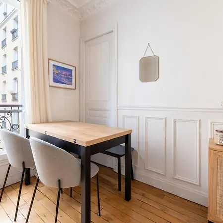 Stunningly Radiant 2bd Apartmentmenilmontant Appartement